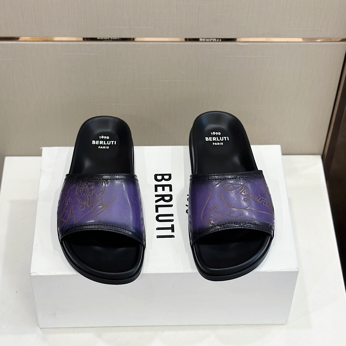 Berluti圖紋牛皮扣飾男款拖鞋