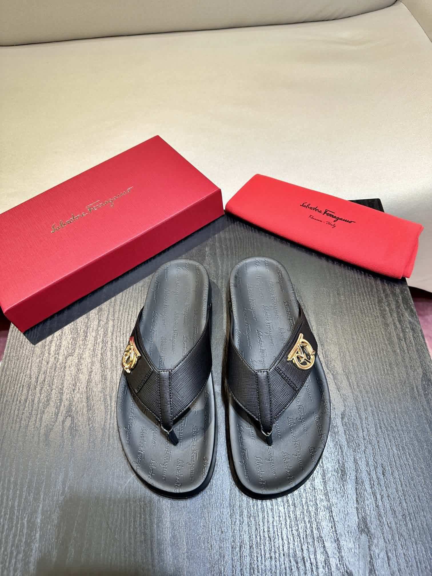 Ferragamo 拖鞋