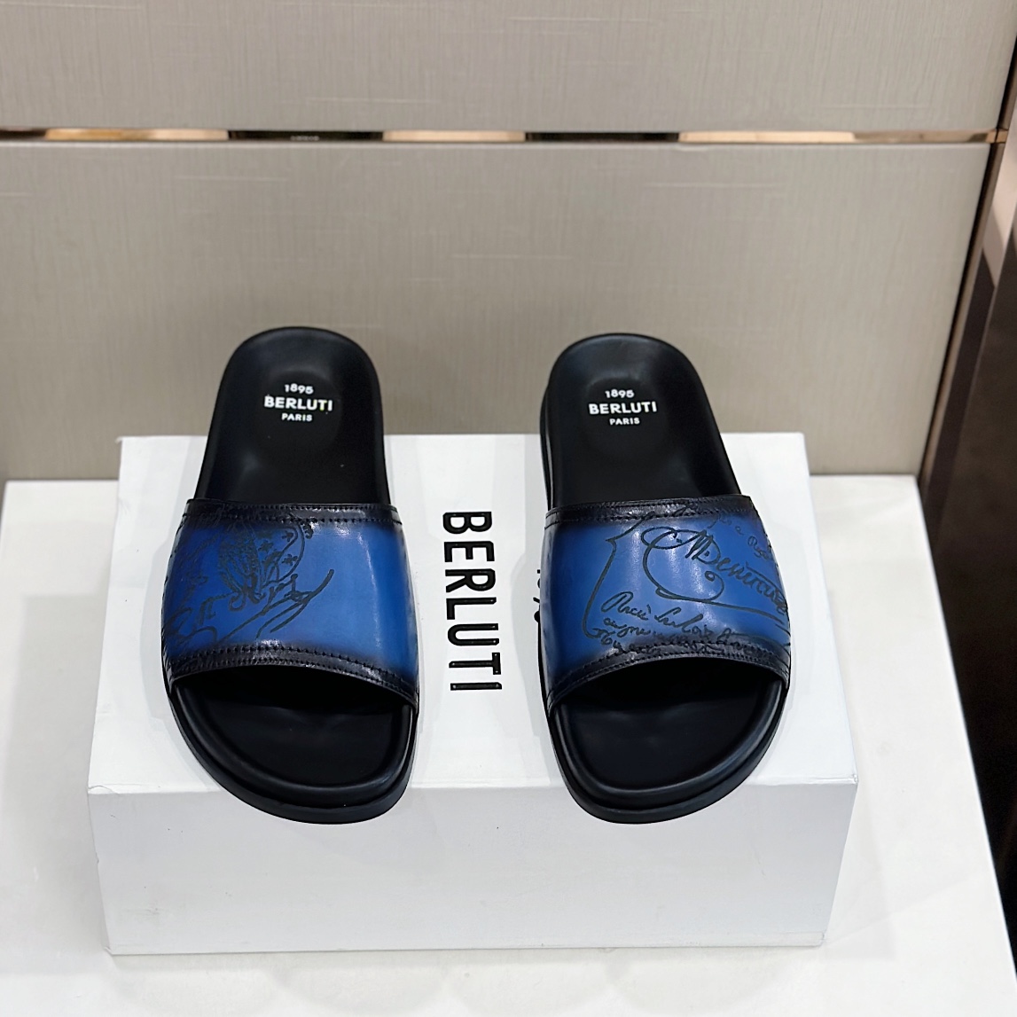 Berluti圖紋牛皮扣飾男款拖鞋