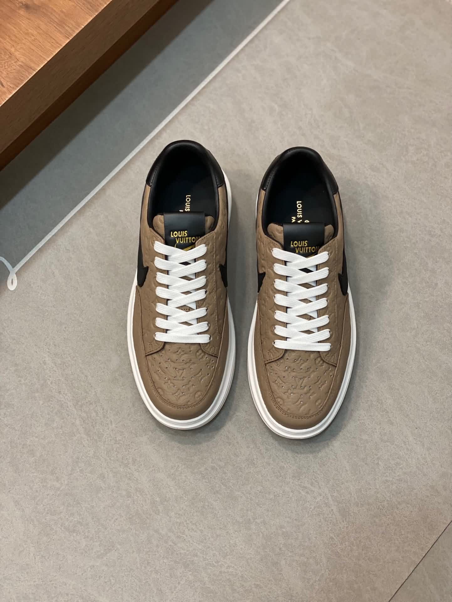 Louis Vuitton x x Nike 聯名款