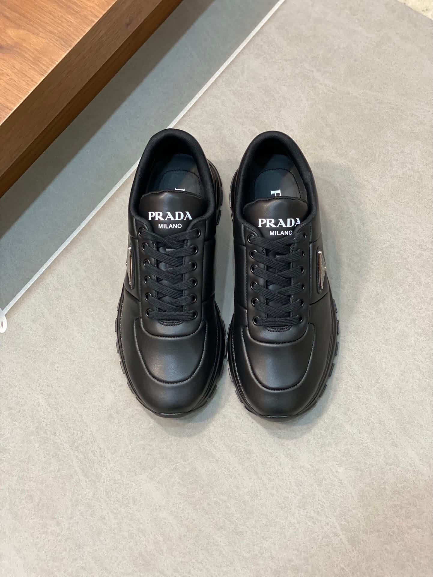 【PRAD*】普拉* 高端品質  原單