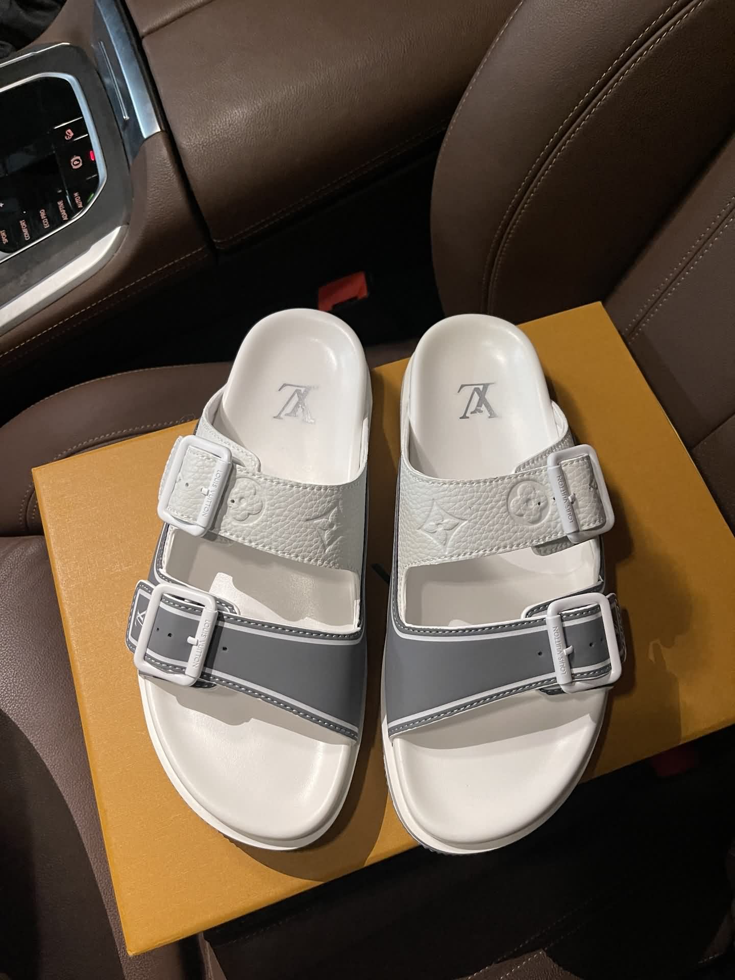 Louis*路易家奢品Trainer 涼拖鞋