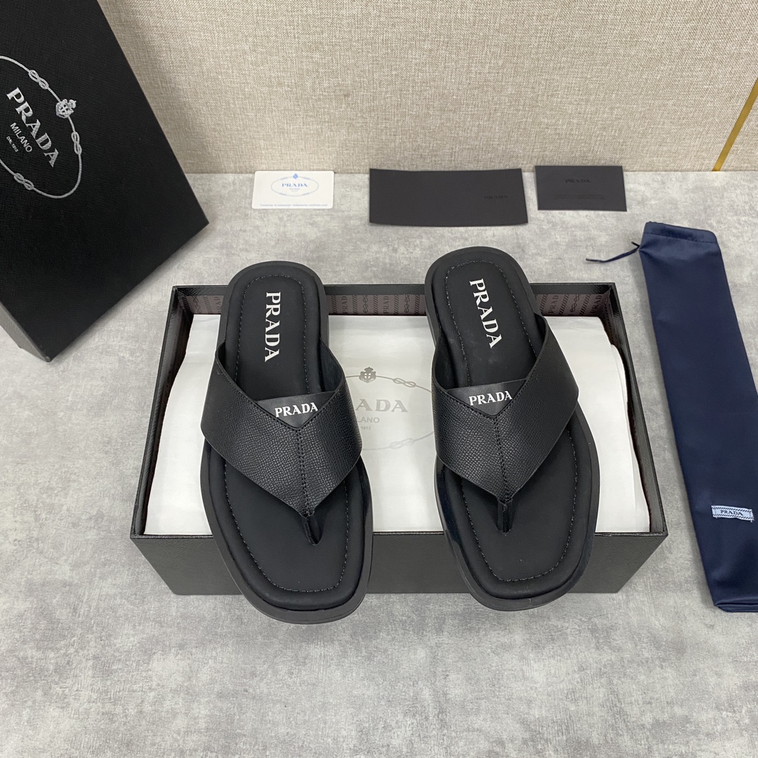 P家 PRAD* 新品涼拖鞋