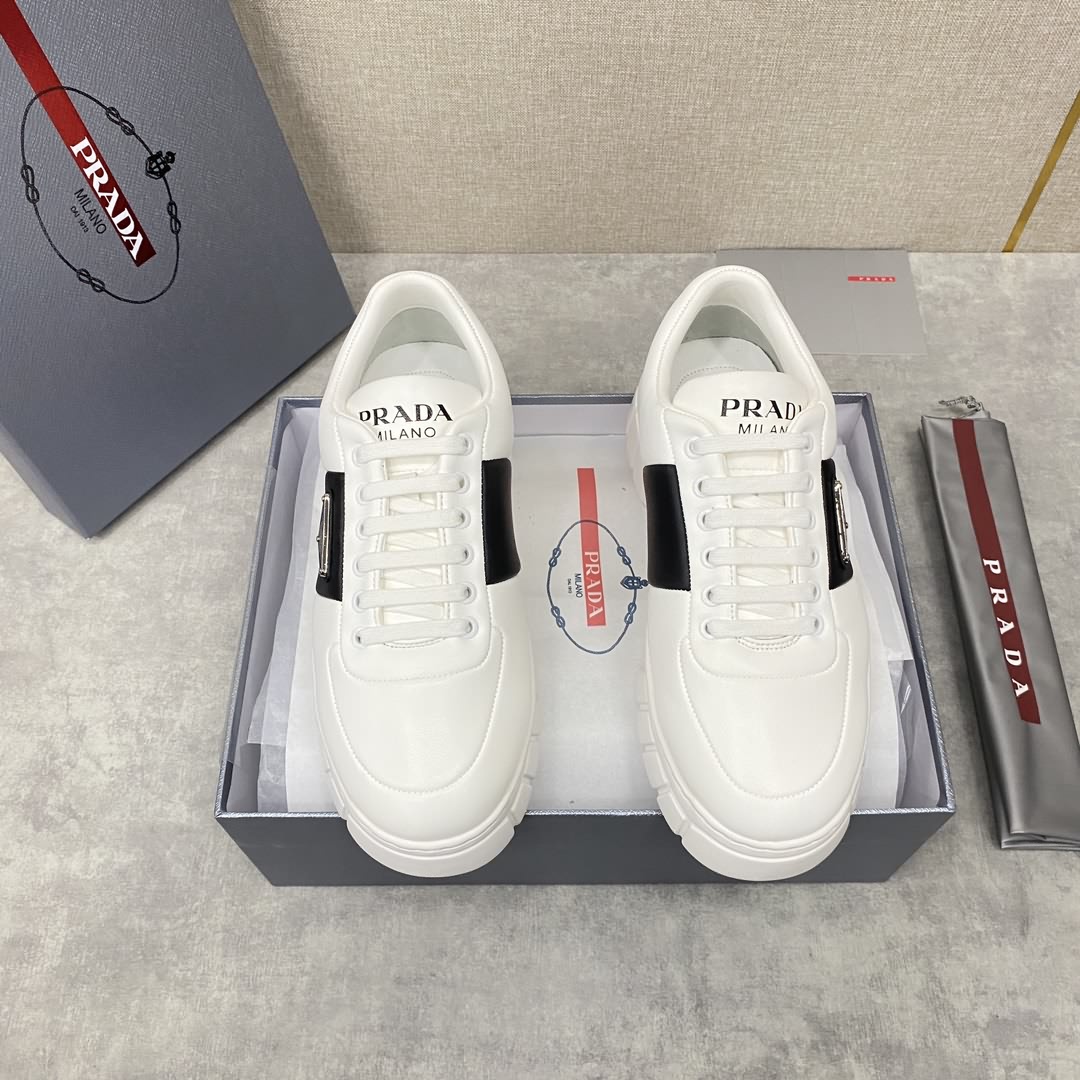 P家新品  PRAD* 普拉-達 三角形徽標厚底運動鞋