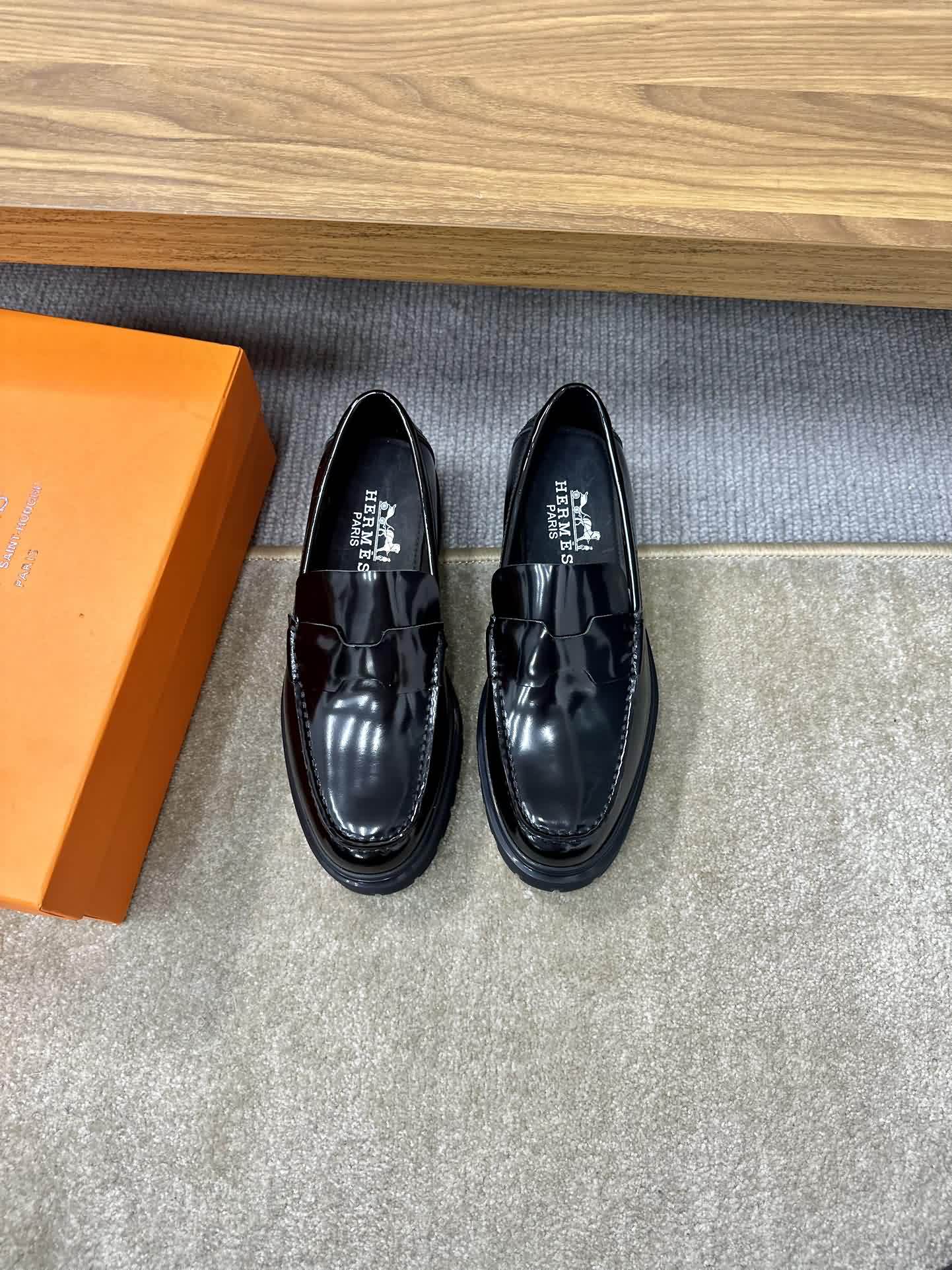 愛馬仕Herm&egrave;s  男士時尚休閒皮鞋