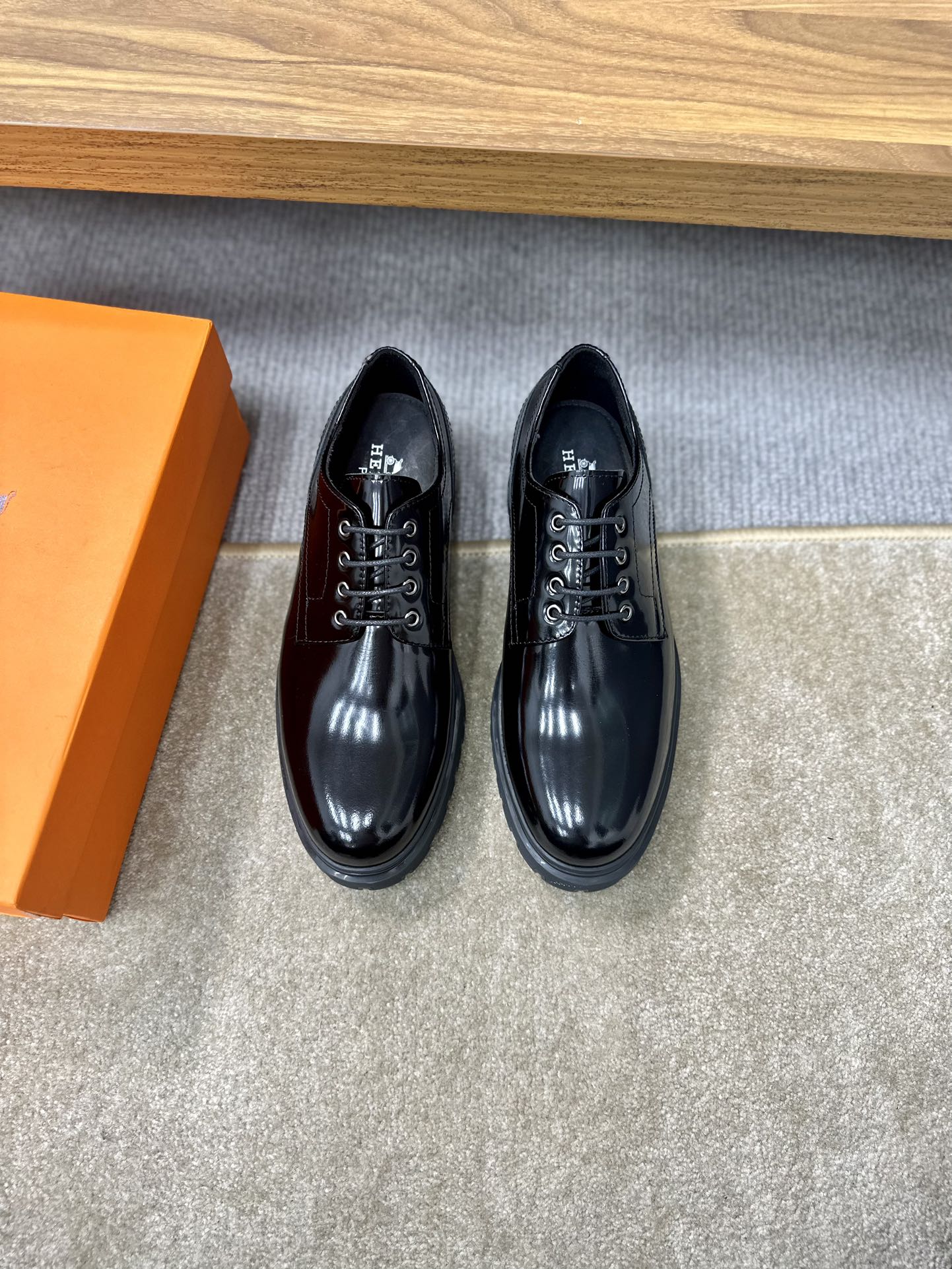愛馬仕Herm&egrave;s  男士時尚休閒皮鞋
