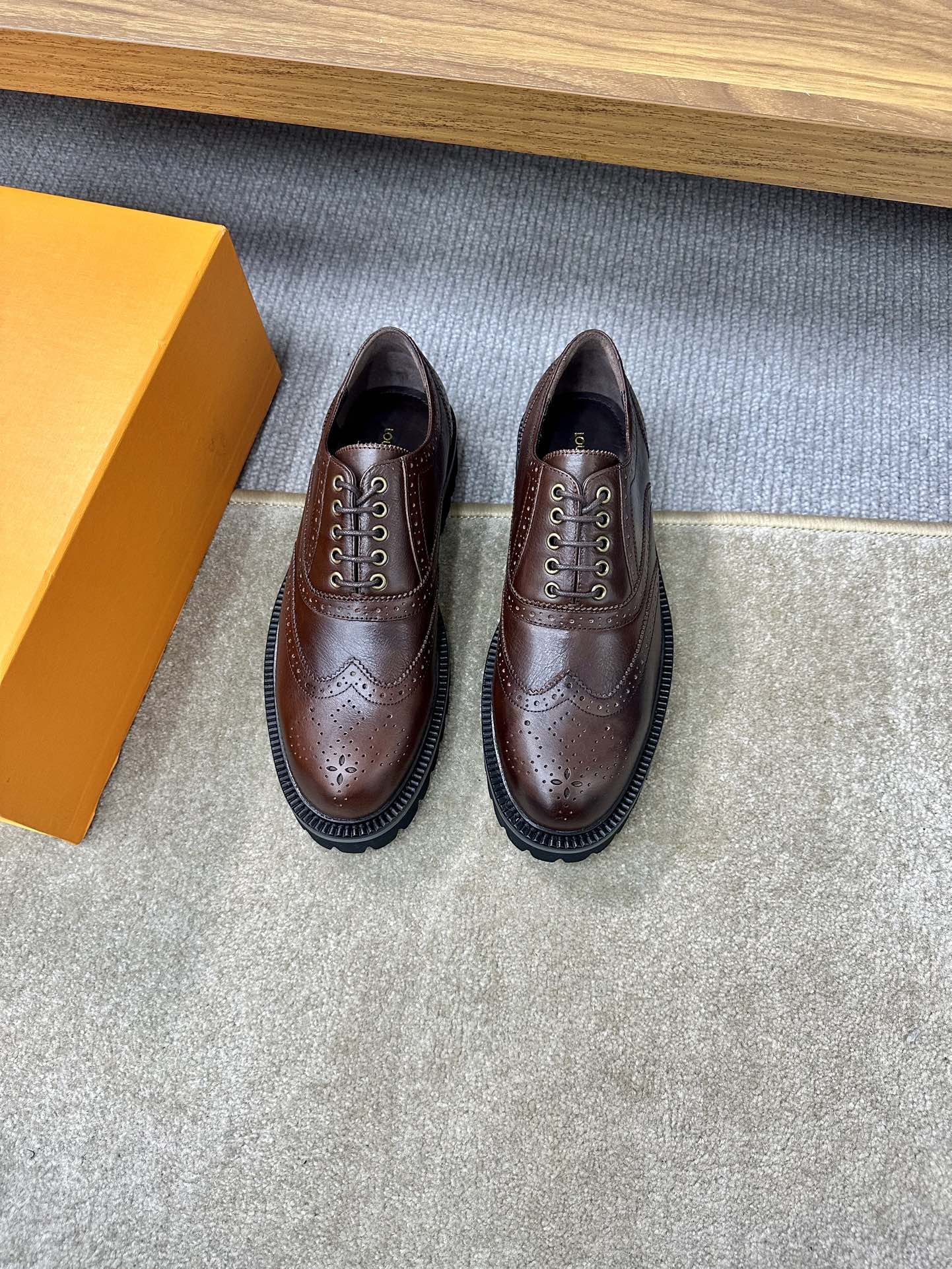 LOUIS*VUITTON（路易威登）男士正裝皮鞋
