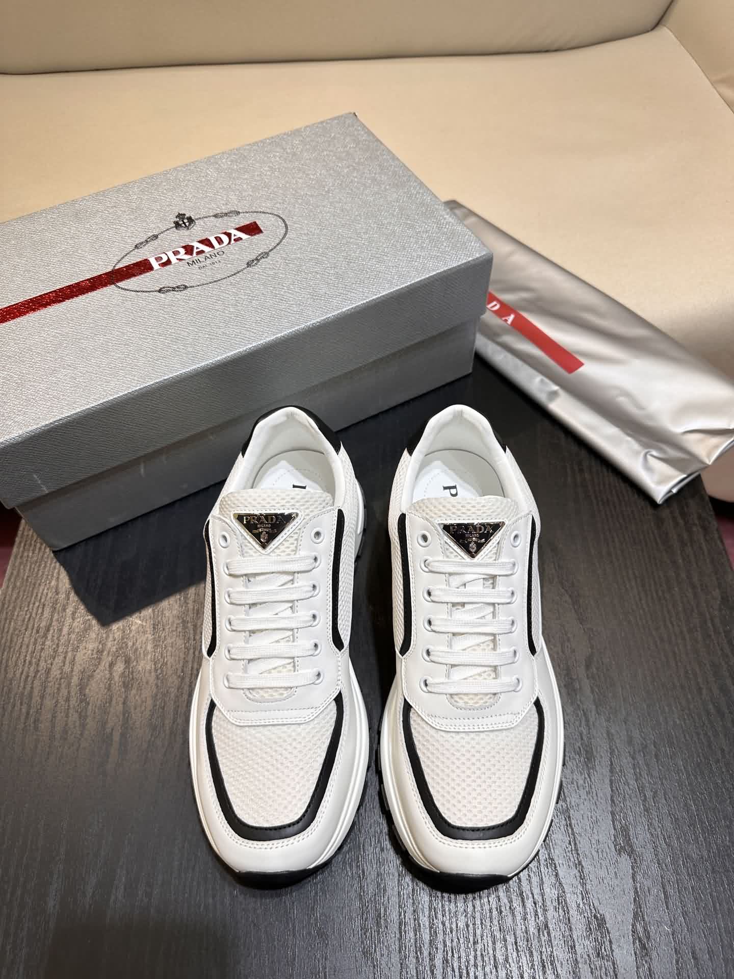PRADA PRAX 01 運動鞋
