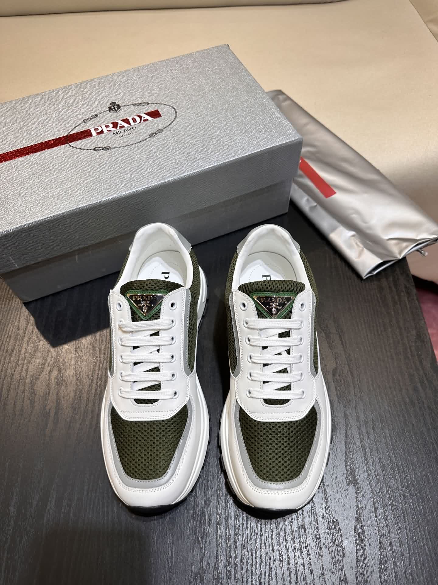 PRADA PRAX 01 運動鞋