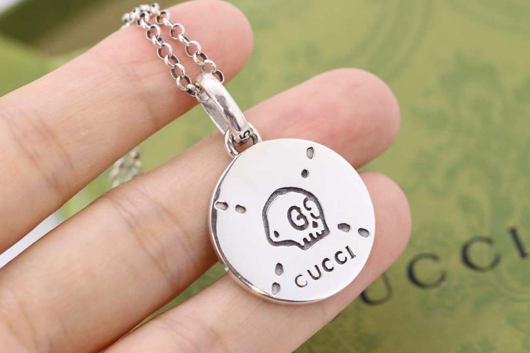 古馳Gucui 小鬼圓牌鎖骨項鏈