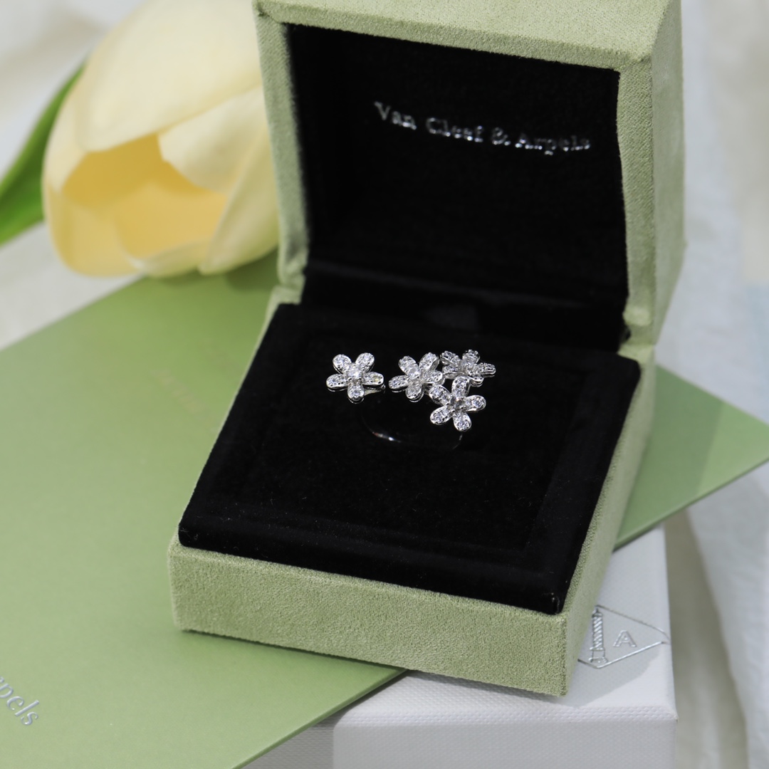 VCA梵克雅寶 花朵戒指