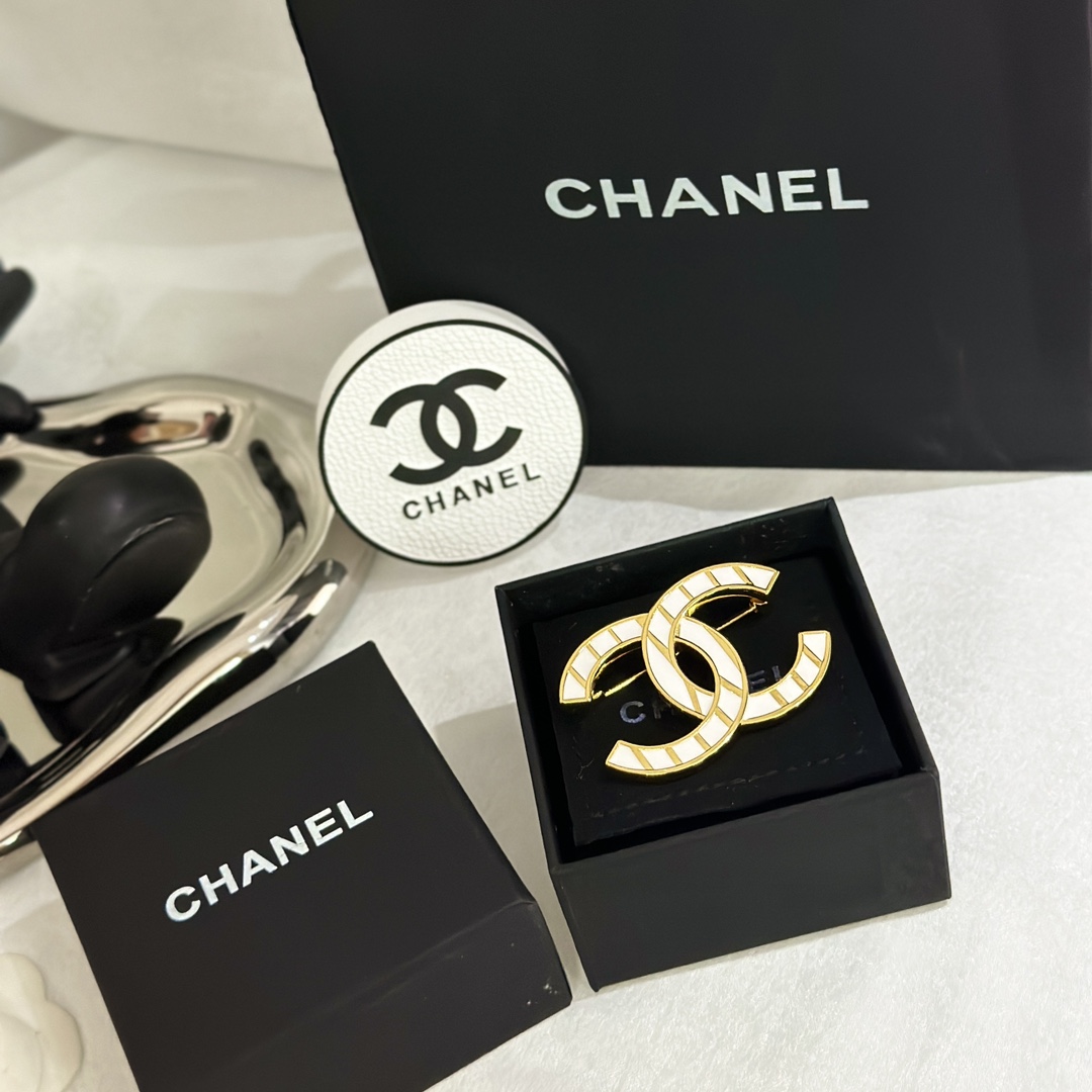 Chanel 小香 早春新款 琺瑯 金箔 胸針
