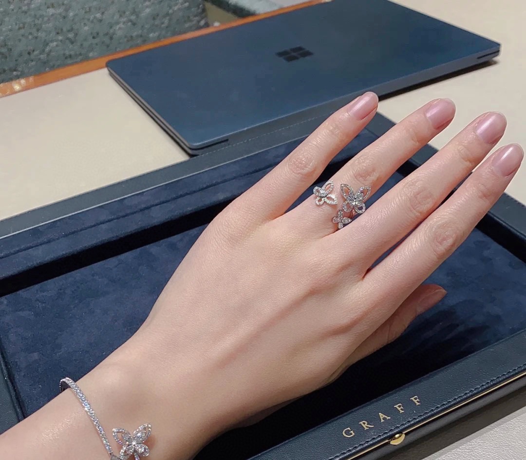 格拉夫三只蝴蝶戒指