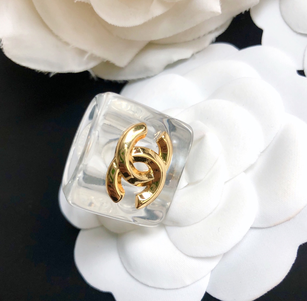 小香 Chanel 新款 字母 亞克力 透明 金屬 CC 戒指