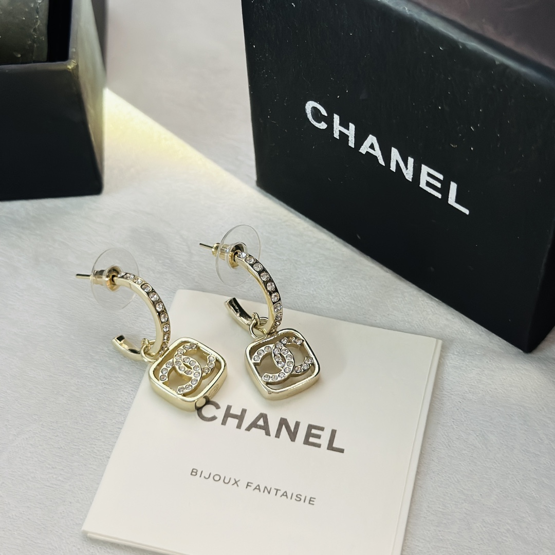 Chanel 22年早春新款 小香 雙C 方形耳釘