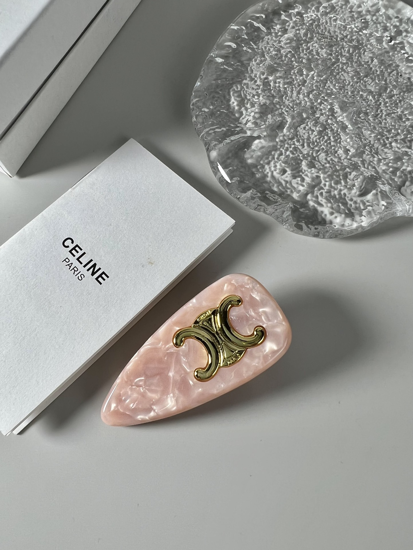 celine髮夾，賽林家經典logo琥珀色髮夾