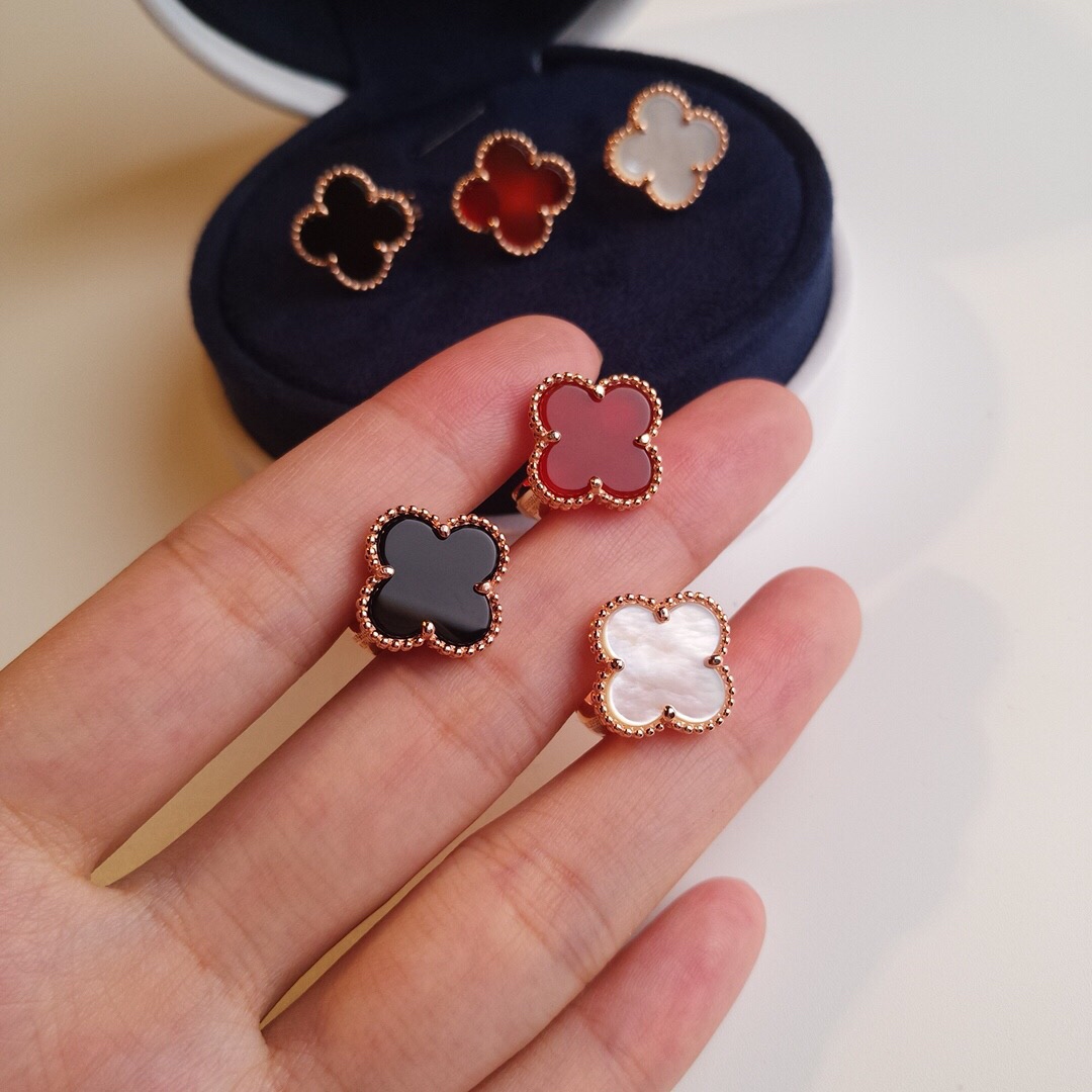 梵克雅寶四葉草中號天然石耳拍