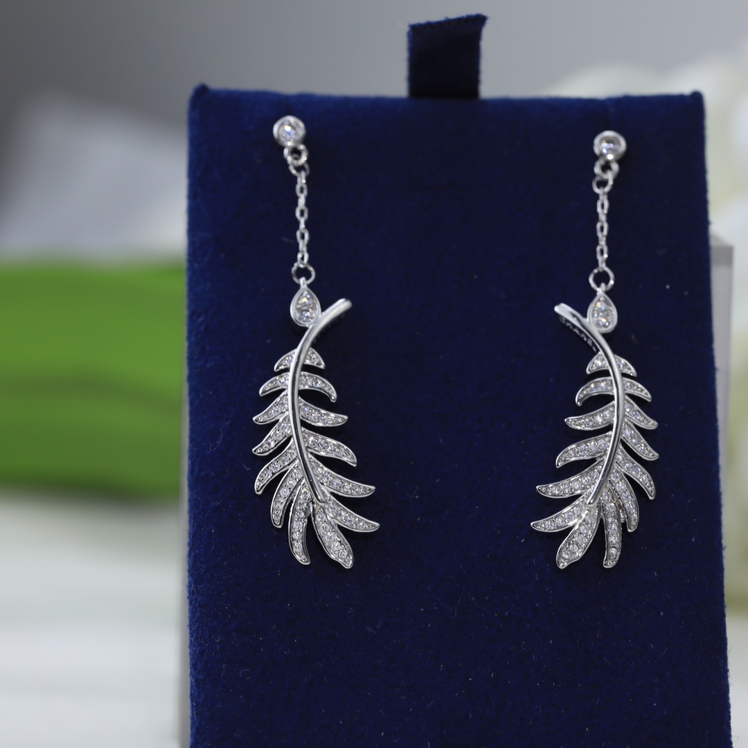 香奈兒 CHANEL鏤空羽毛耳釘