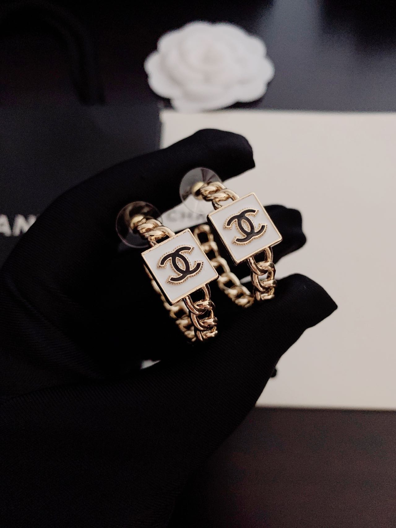 ch*nel 最新款白色鏈條紋耳鉤