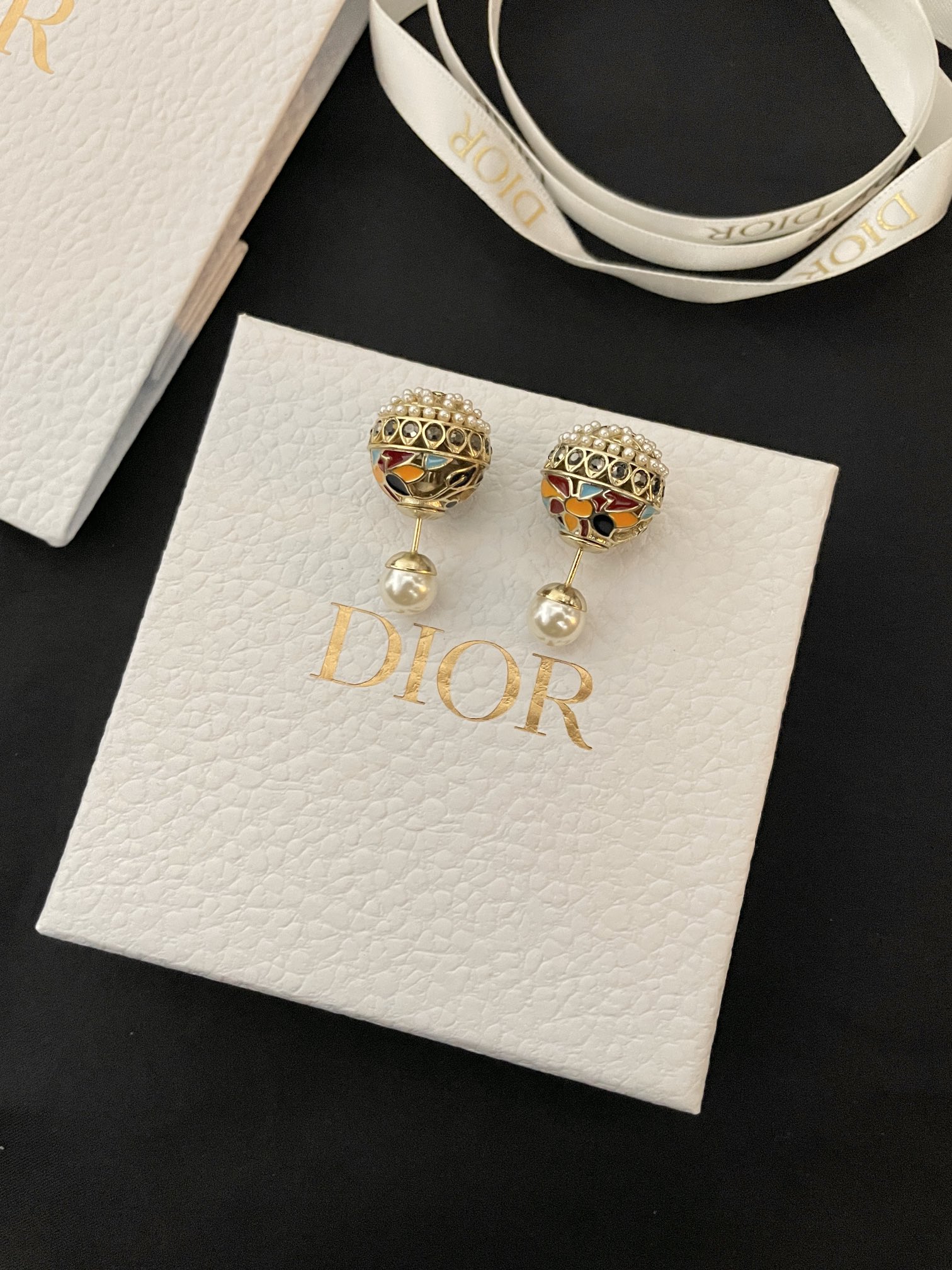 d*or 新款彩色珍珠耳釘