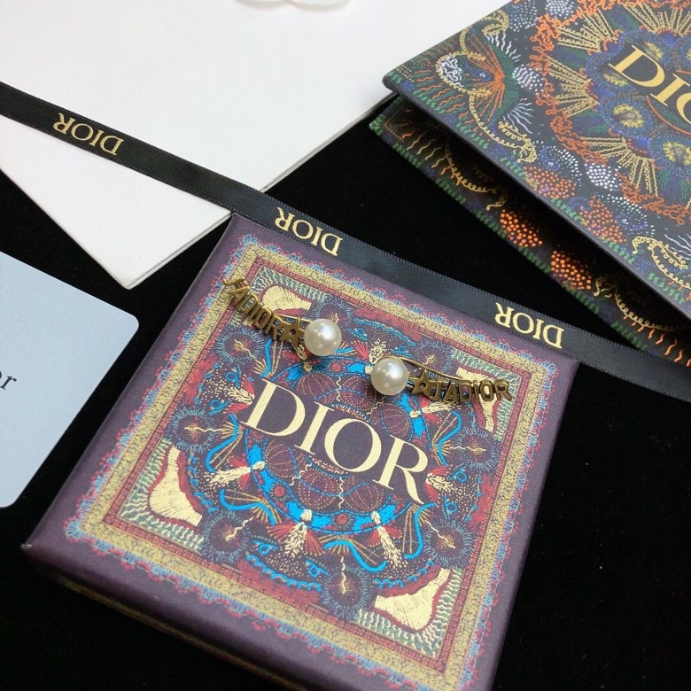 2022新款Dior 迪奧 珍珠耳釘