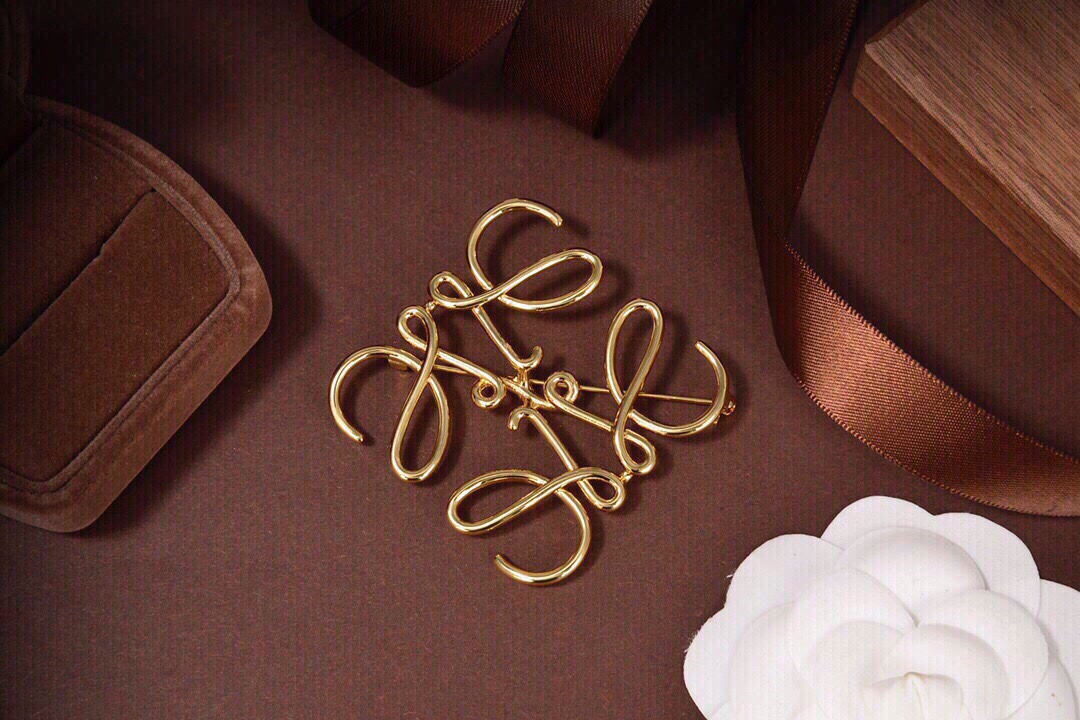 LOEW* 羅 意 威 標誌胸針