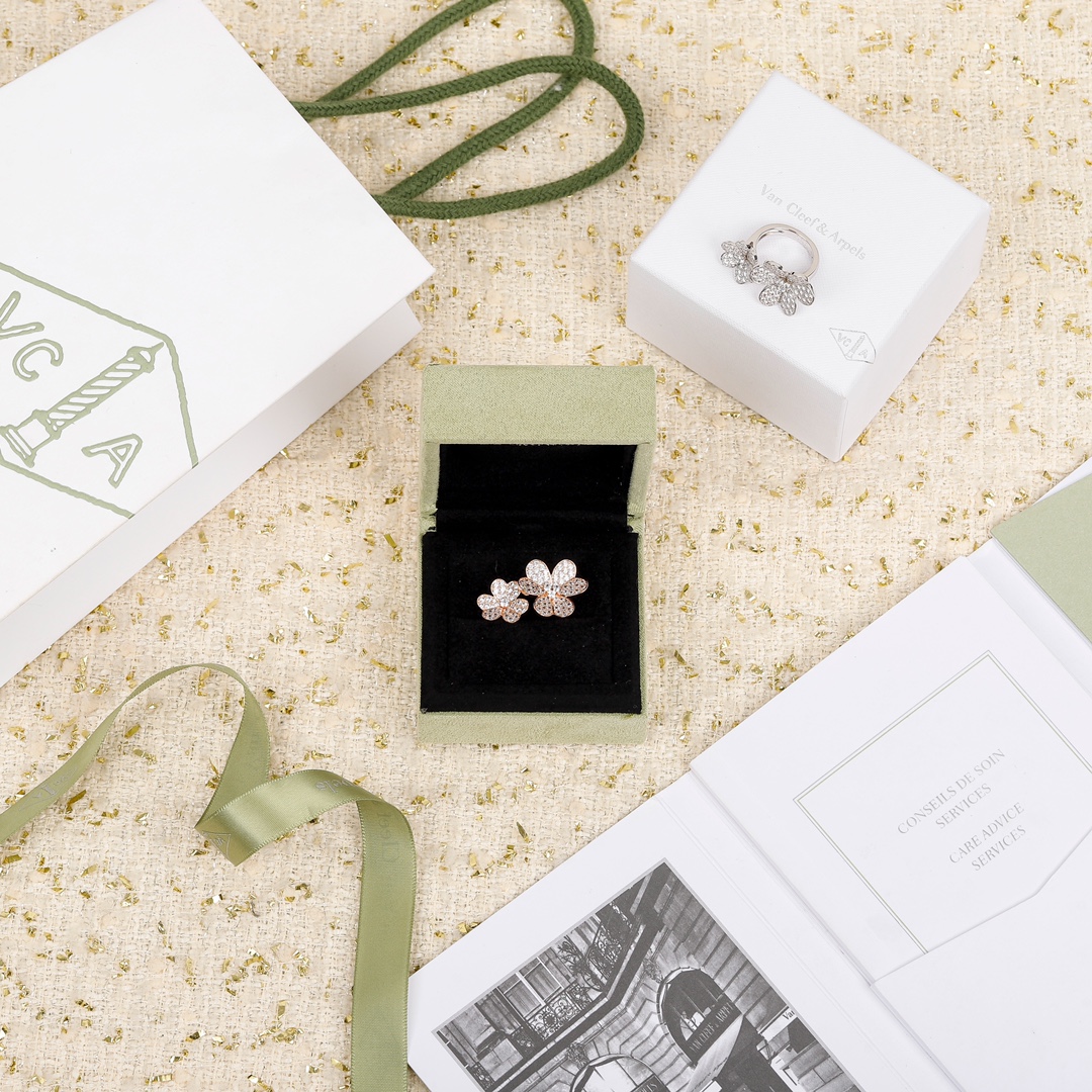 三葉草滿鑽戒指