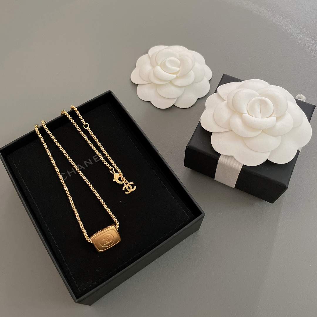 香三角字母項鏈