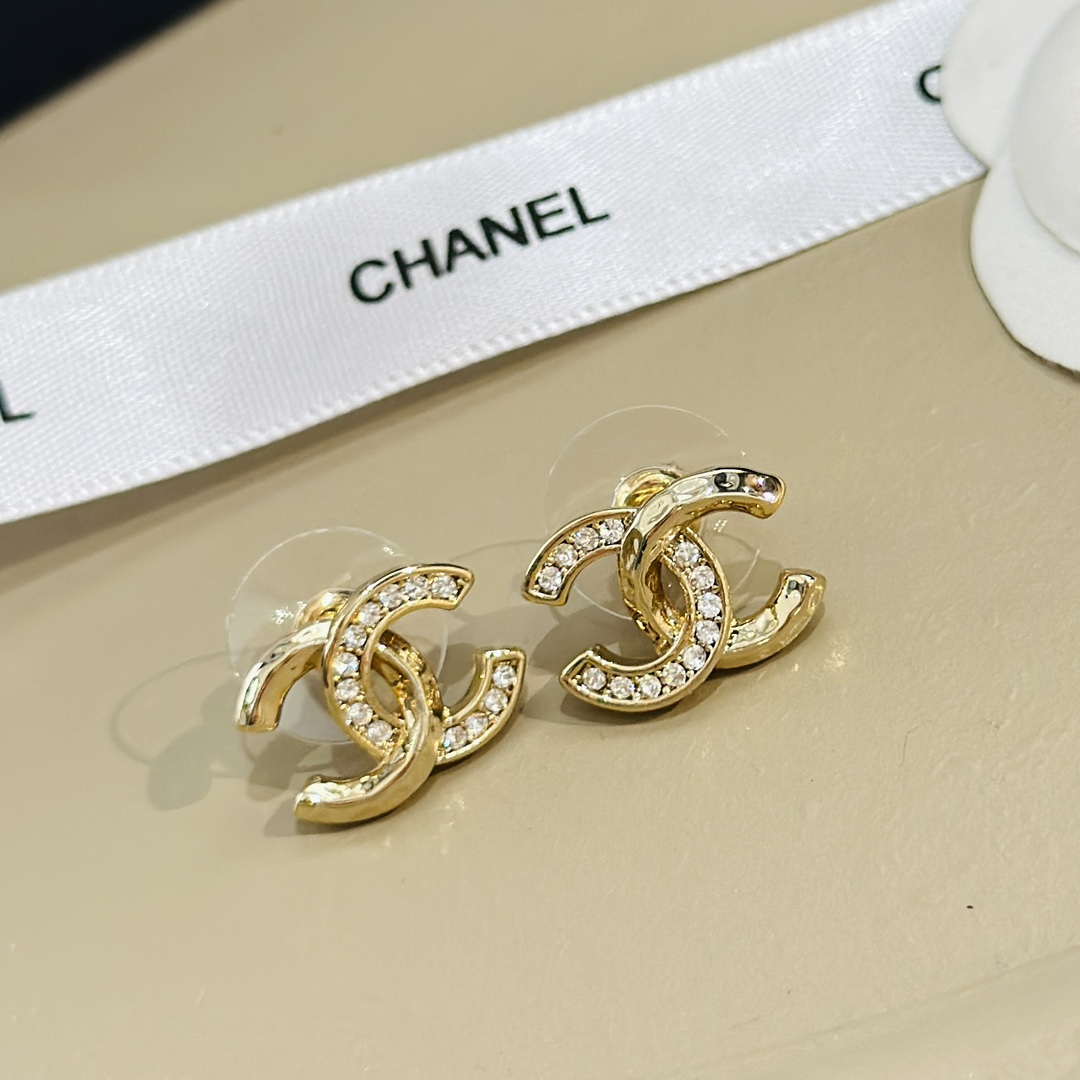 Chanel 小香 23c早春新款 雙C 半鑽 小耳釘