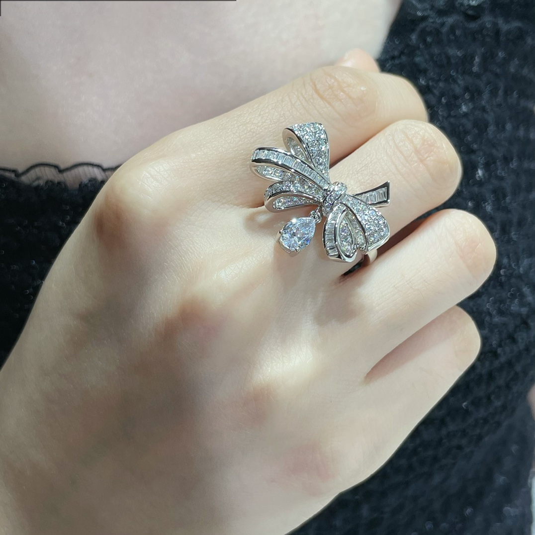 格拉夫蝴蝶水滴戒指