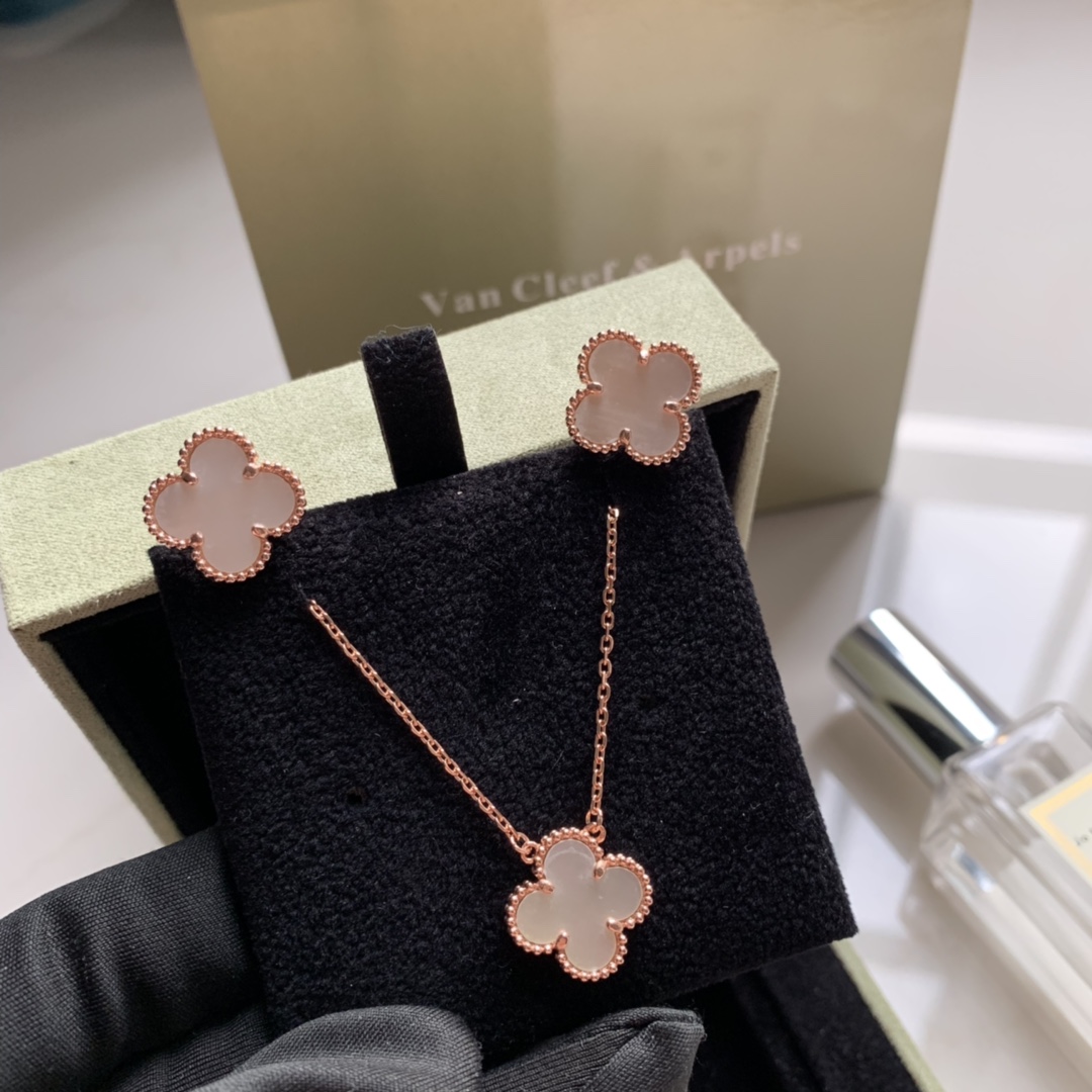 Alhambra系列重磅推出梵克雅寶