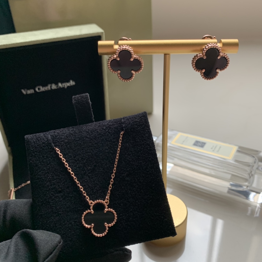 Alhambra系列重磅推出梵克雅寶