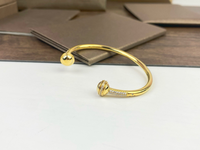 伯爵手鐲最高品質Possession手鐲