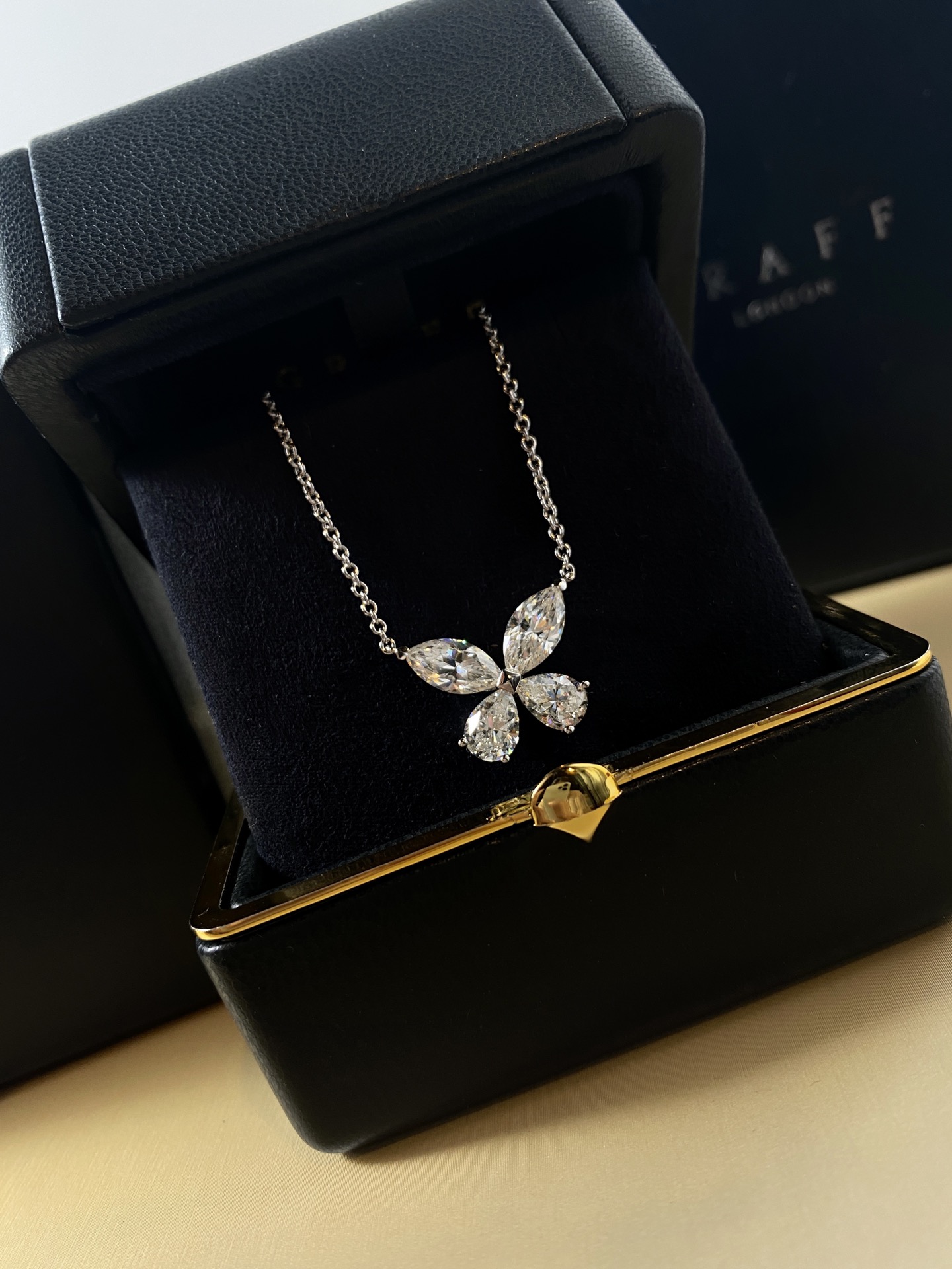 美美噠蝴蝶項鏈